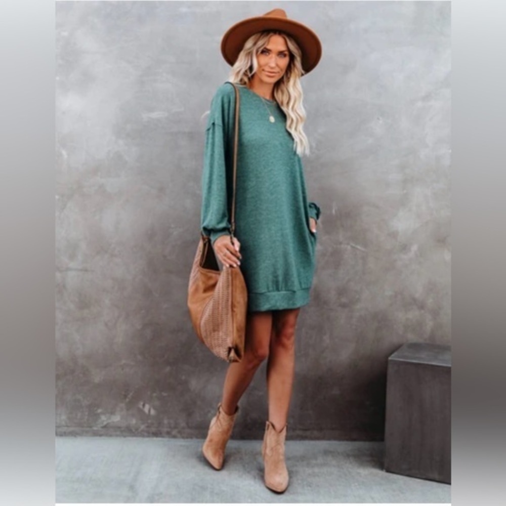 VICI long sleeve sweater dress with pockets in light green size Small